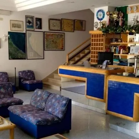 Hotell Till Rimini